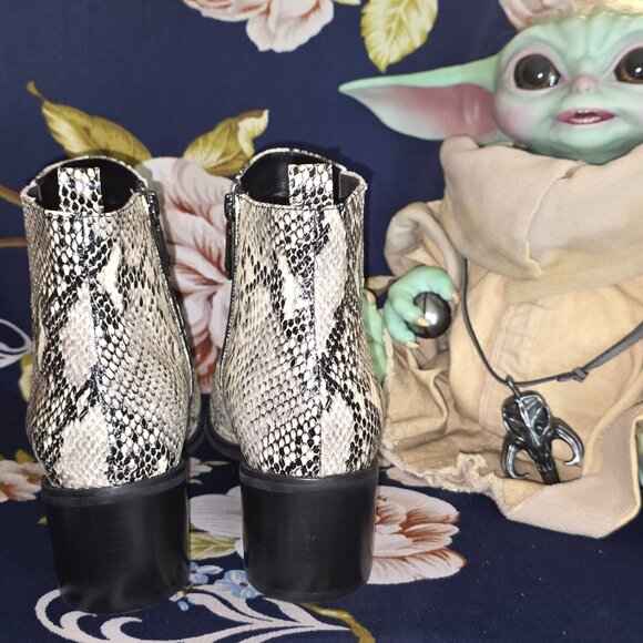 Blondo Elvina Waterproof Snake Embossed Chelsea Booties - women's size 10-11 - Picture 6 of 8